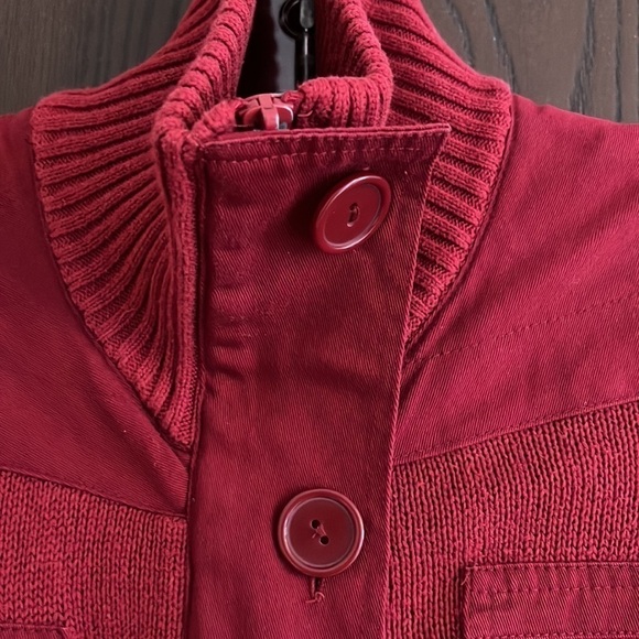 Guess long sleeved dark red sweater. Size Large. - Picture 3 of 9